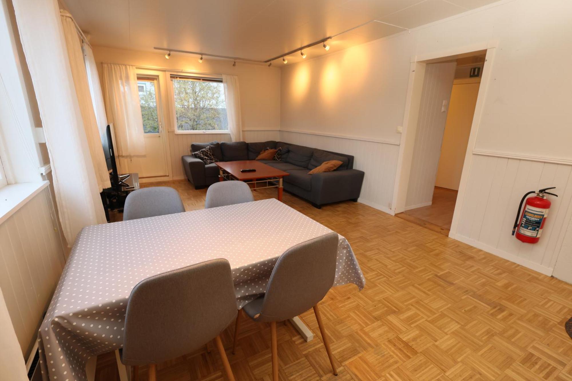 Leilighet Close To Center, 900 M, 2 Bedroom, 2nd Floor