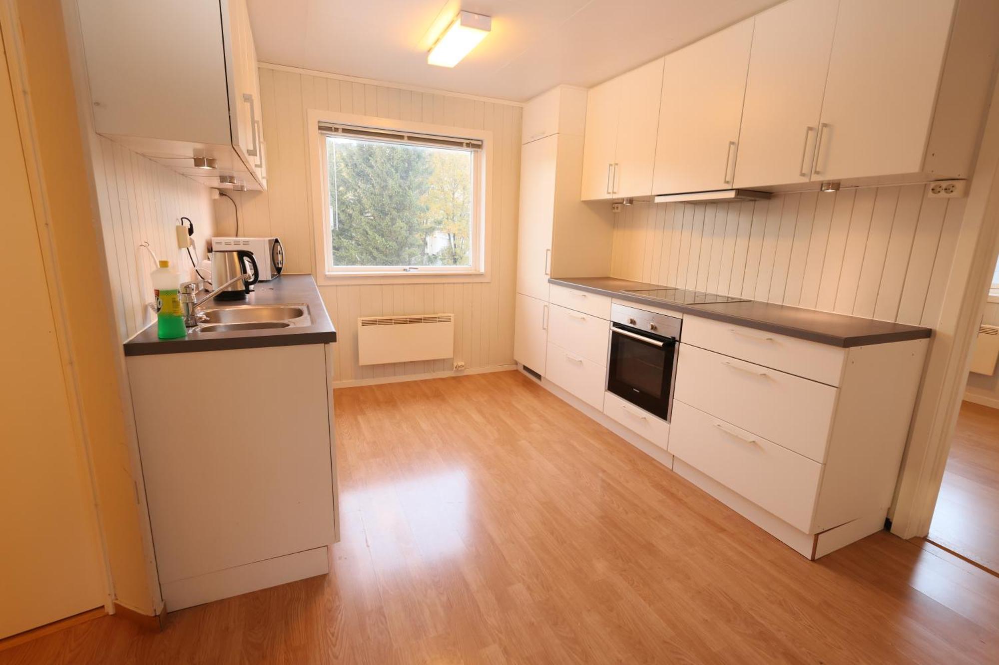 Leilighet Close To Center, 900 M, 2 Bedroom, 2nd Floor *