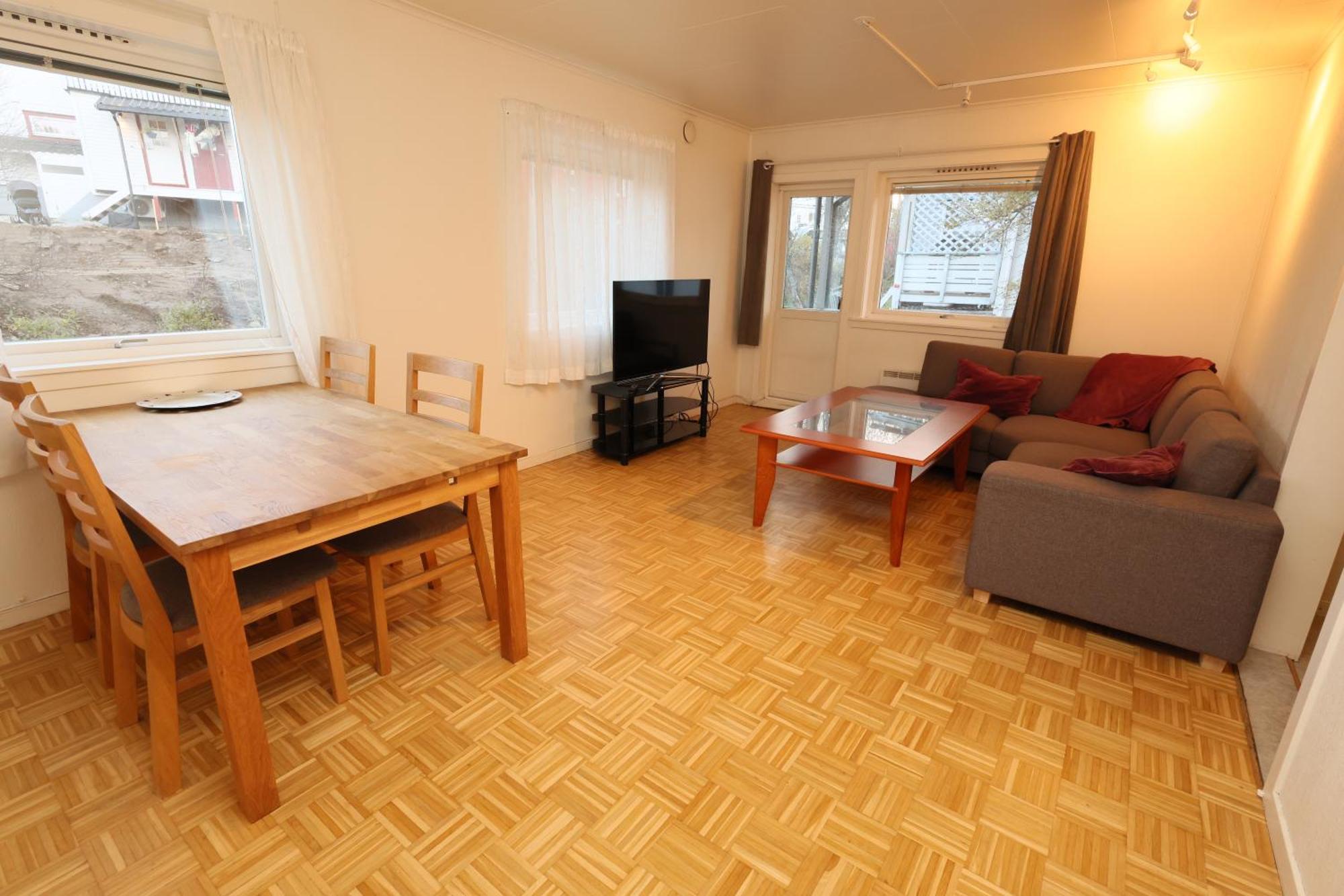 Close To Center, 900 M, 2 Bedrooms, 1st Floor Apartment Tromsø